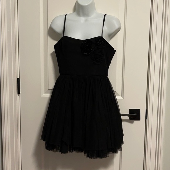 Dress - Picture 1 of 3